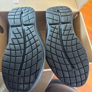 Men’s oofos oomg eezee black size 9